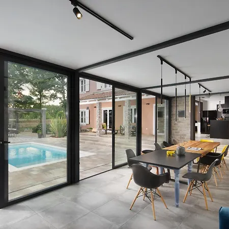 Frame In Cental Istria For Families With Playground And Wellness *